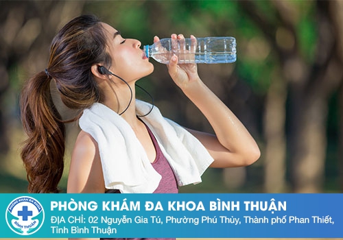 Thói quen uống nước sau đây không ngờ có thể gây hại cho sức khỏe